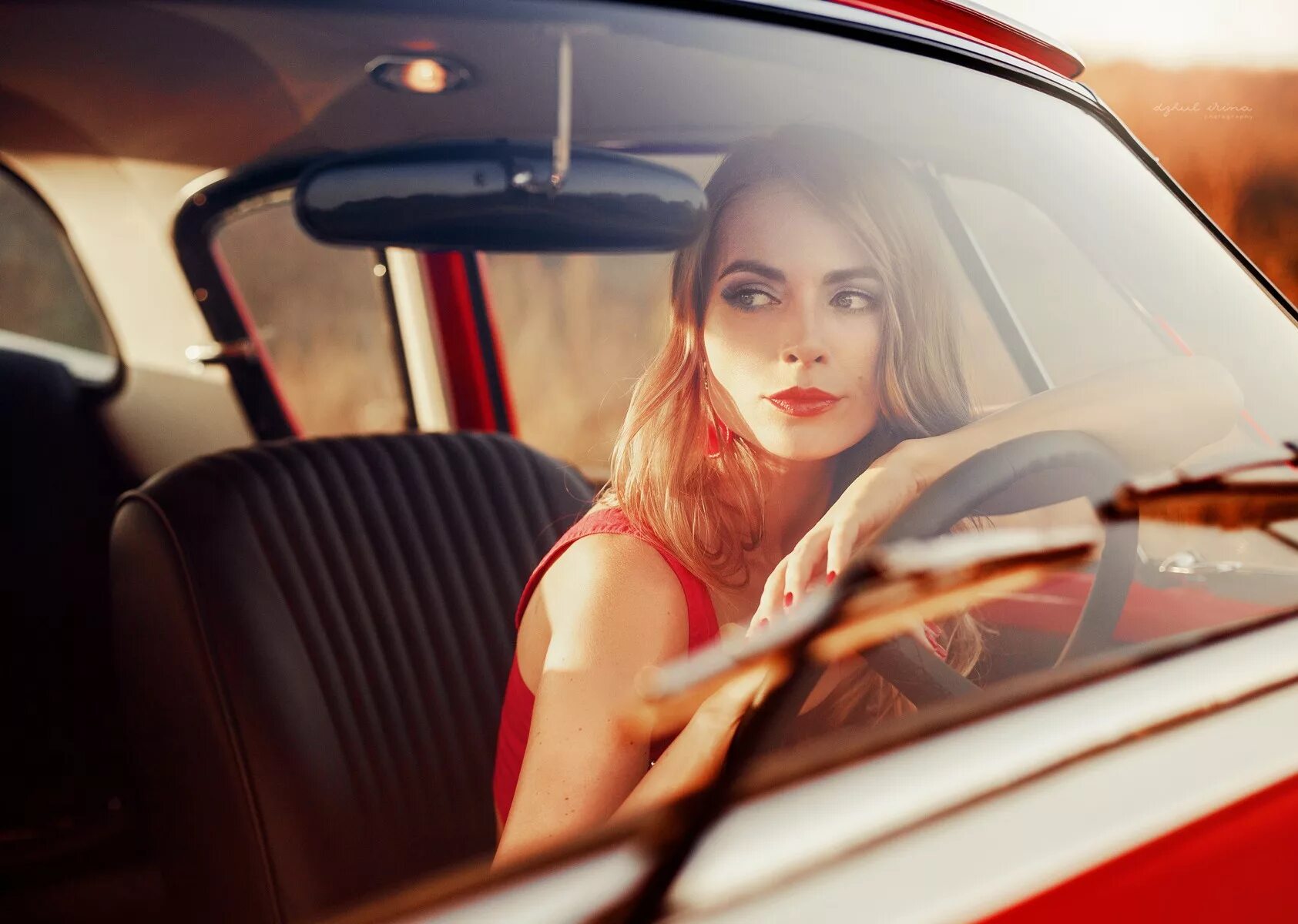 The cars you are the girl. Фотосессия с машиной девушки. Фотосет у авто. Фотосессия с красной машиной. Фотосессия с автомобилем для девушек.