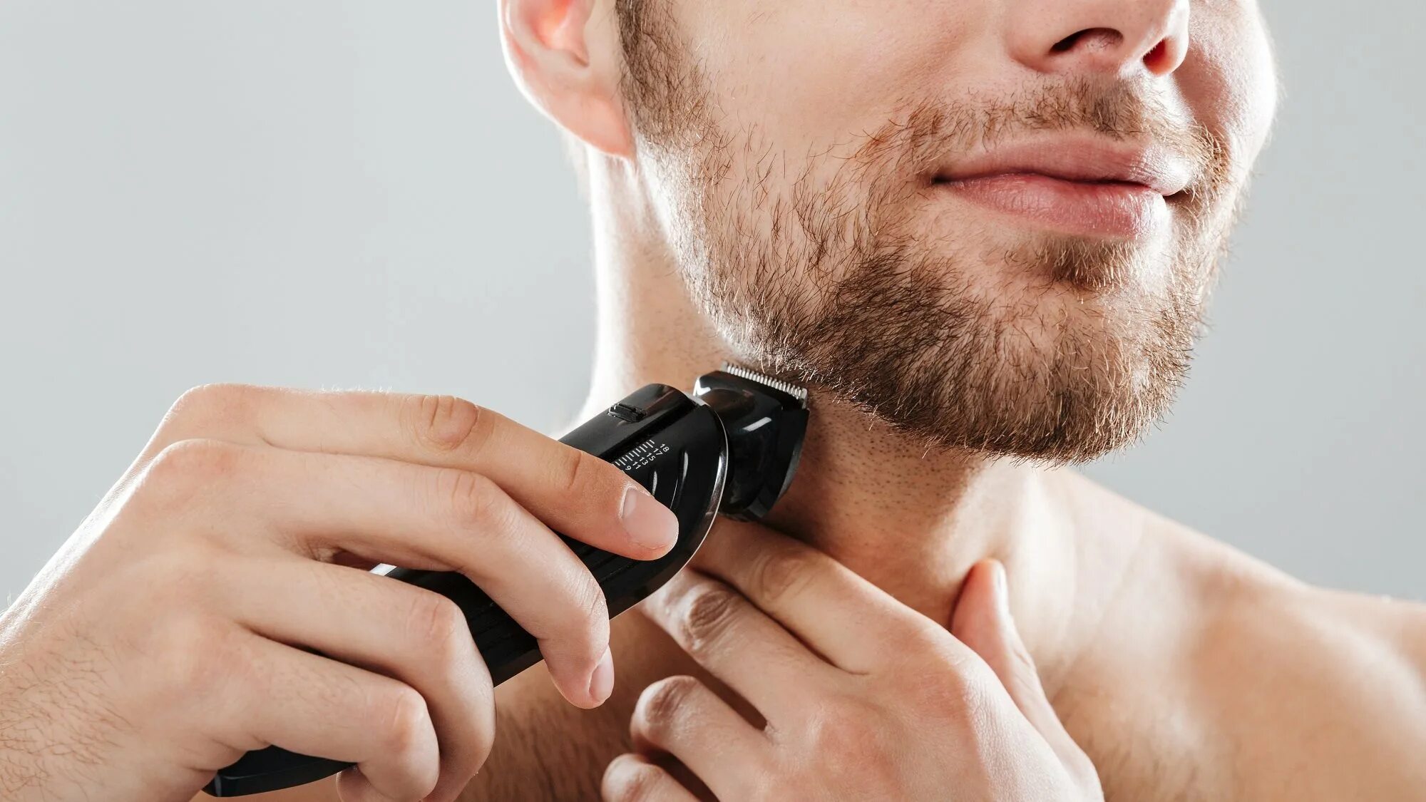 Philips oneblade qp2630/30. Мужской триммер универсальный microtouch solo. Мужчина бреет бороду. Бритье бороды. Мужская борода бритье.