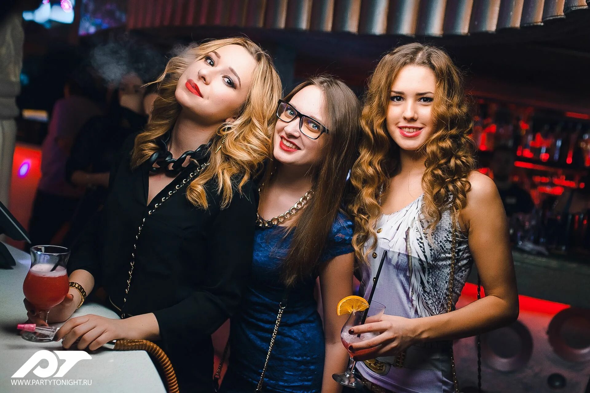 ночной клуб москва. ночной бар москва. модные молодёжные тусовки. клуб москва фото. бар duma ул.