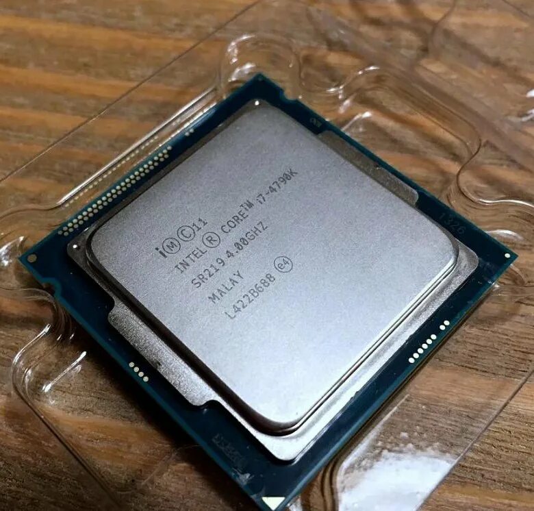 Процессоры 4 ядра частота 4 ггц. I7 4790k. Core i7 4790k. Intel Core i7-4790. Процессор Intel i7 4790k.