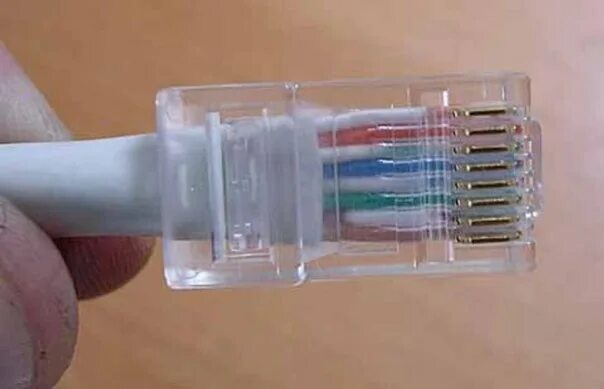 Интернет кабель для дома. Обжимка витой пары RJ 45. Обжать коннектор RJ-45. Обжим кабеля rj45. Обжим коннектора RJ-45 8 жил.