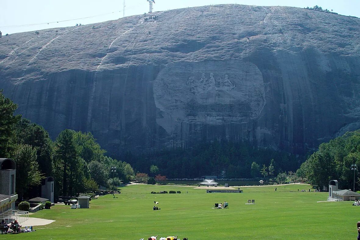Стоун сша. Грузия парк Стоун-Маунтин, Джорджия. Стоун Маунтин США. Стоун-Маунтин каменная гора. Самый большой монолит в мире.