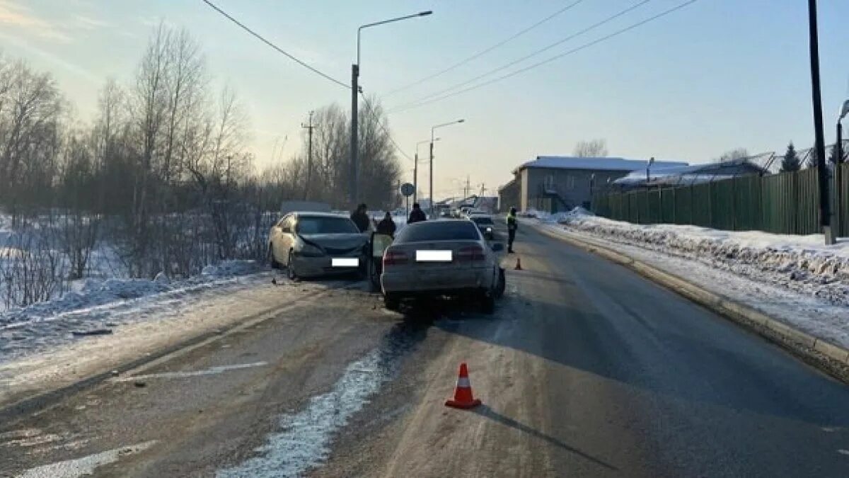 31 декабря 2023 год новости. Москва красная площадь гум-каток. Авария в городе ефремове вчера. Грузовик на трассе. С новым годом москва.
