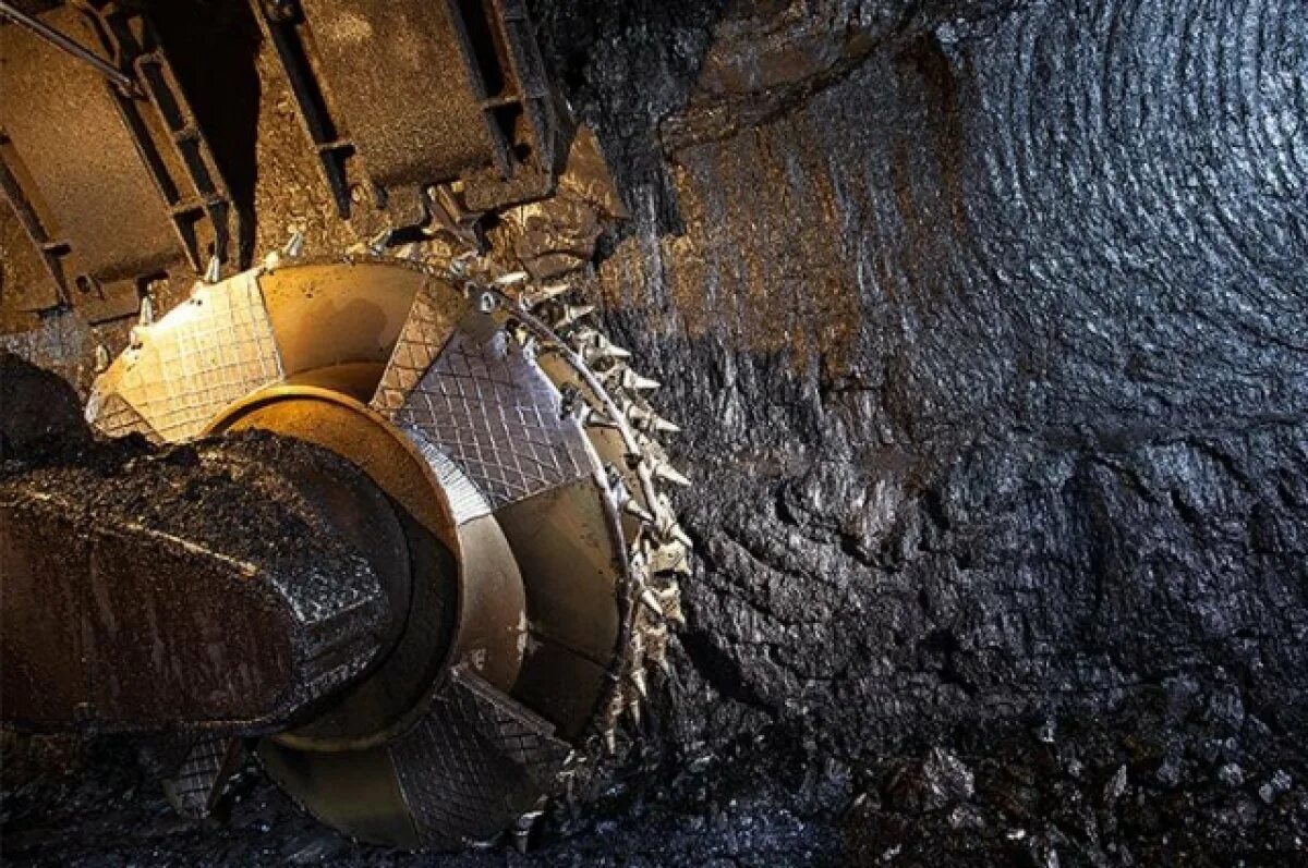 Ковш в шахте 4. Угольная промышленность Шахты. Проходческий забой угольной Шахты. Угли добывающие Шахты. Угольная промышленность Шахты уголь.
