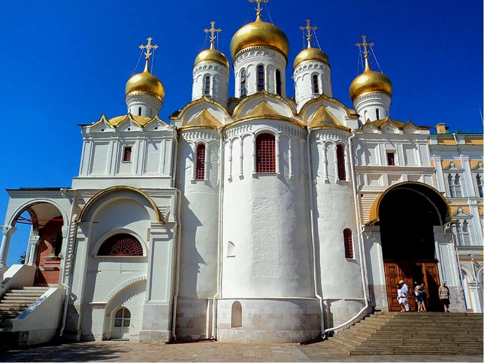 Как называются изображенные храмы
