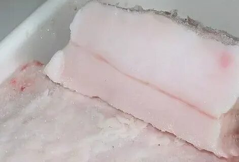 Можно хранить соленое сало в морозилке