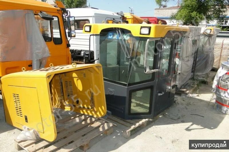 Кран xcmg 50 тонн. Xcmg zl50g кабина. Кабина автокрана xcmg. Стекло кабины нижнее левое xcmg lw300f. Xcmg кабина.