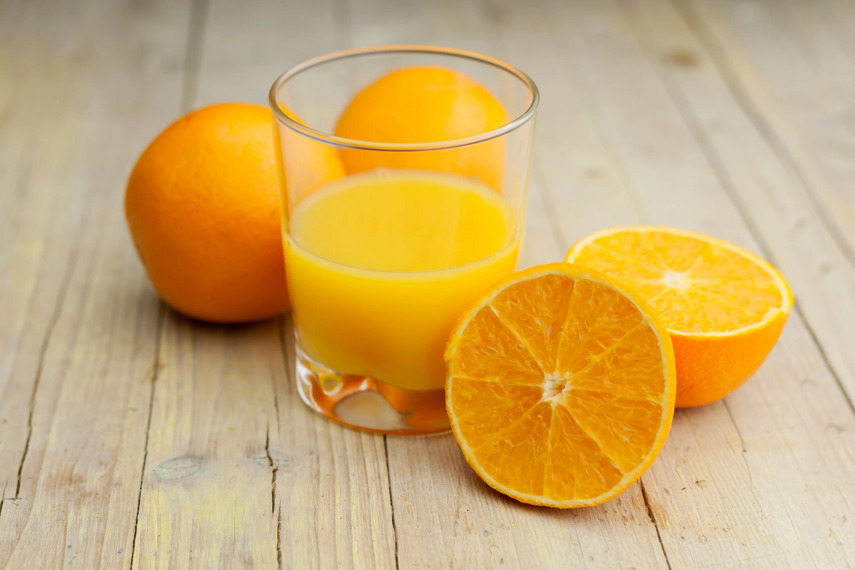 Как сделать апельсиновый сок в домашних условиях. Апельсиновый сок. Апельсины для сока. Сок из апельсинов. Апельсиновый сок домашний.