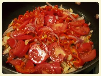 Мясо с помидорами и морковью