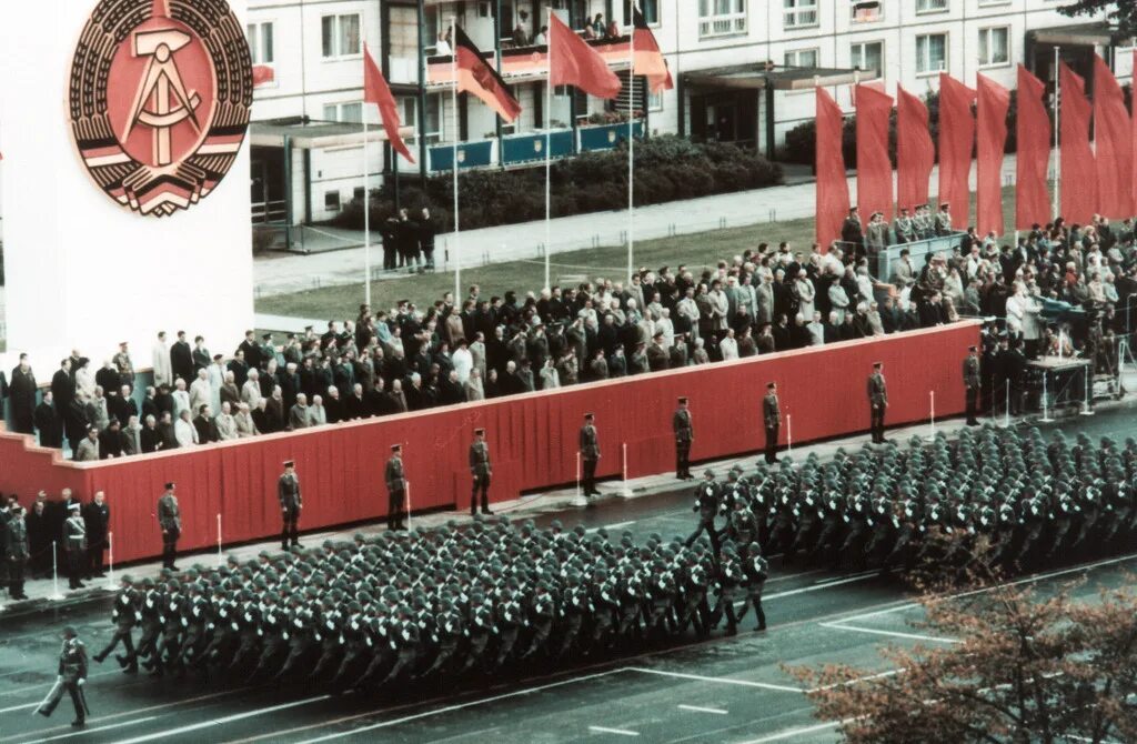 Парад войск ГДР Берлин. Парад нна ГДР. Германская Демократическая Республика (ГДР). Парад народной армии ГДР. Гдр рутуб