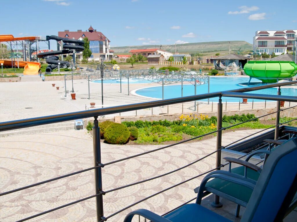Аквапарк в крыму феодосия. Коктебель гостиница аквапарк. Аквапарк в крыму феодосия. Аквапарк коктебель фото. Отель аквапарк коктебель.