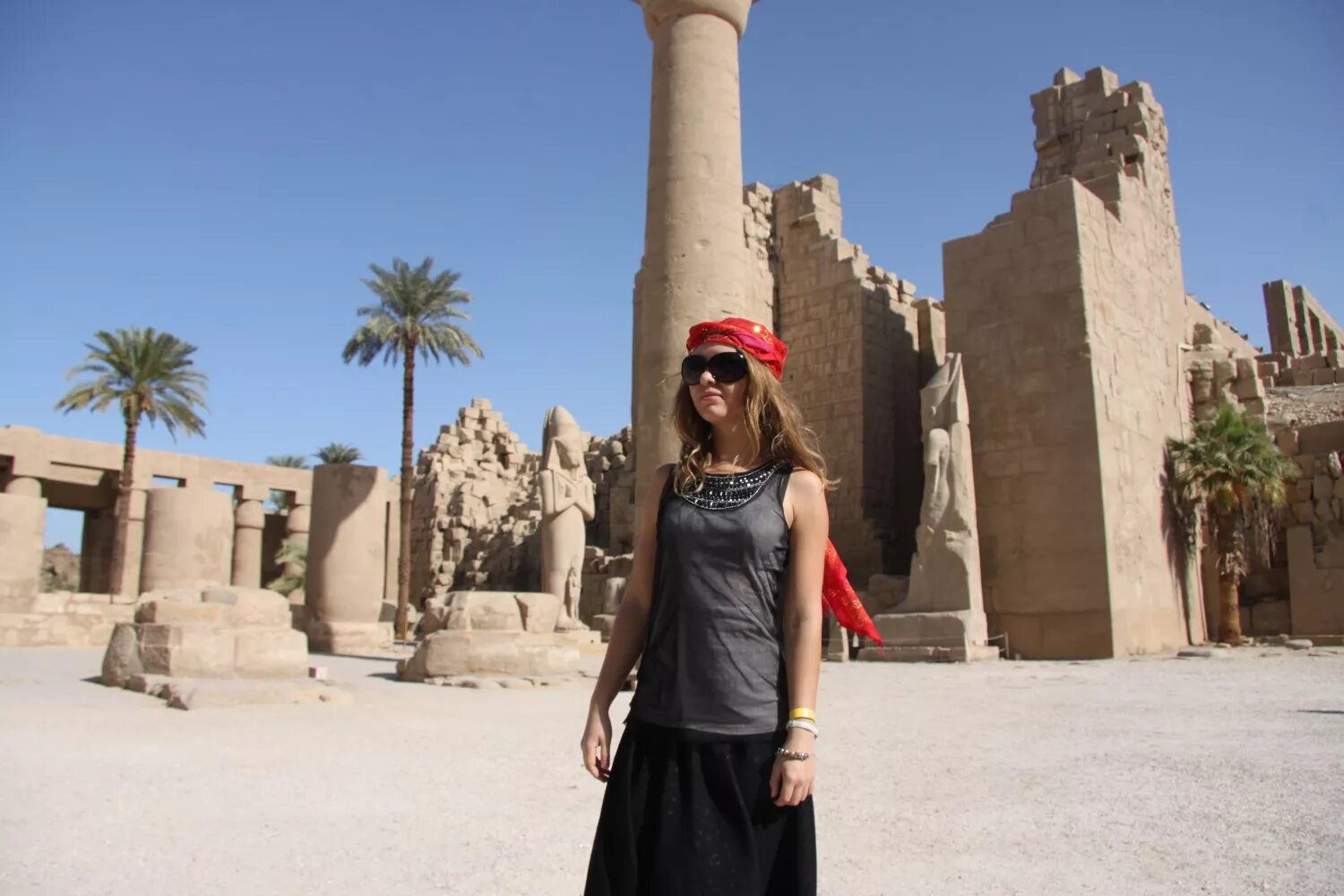 Закрыт ли египет. Туристы в Египте. Египет туризм. Фотосессия в Египте.