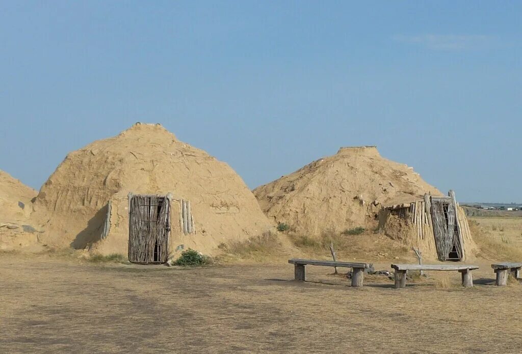 Стойбище степного кочевника Аркаим. Аркаим жилище. Кромлех Аркаим. Исторический парк заповедника Аркаим.