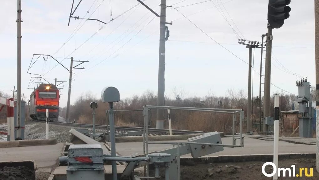 Жд переезд омск. Станция карбышево 2 омск. станция карбышево 1 омск. жд переезд матренино. жд переезд колпино.