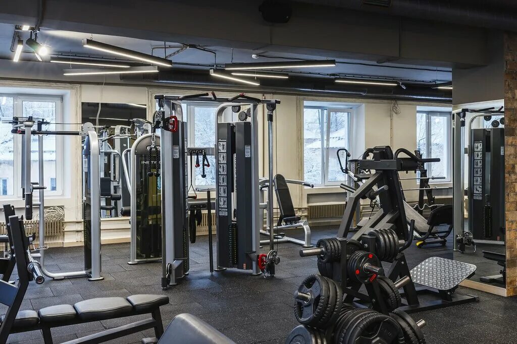 55 gym зал. Тренажерный 18. Тренажерный 18. Sunfit арзамас. Фитнес хаус гашека бассейн.