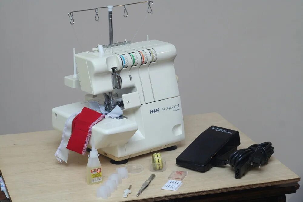 Оверлок hobbylock. Pfaff hobbylock 799. иглы для оверлока pfaff hobbylock 756. регулировка высоты иглы оверлока pfaff hobbylock 774 видео.