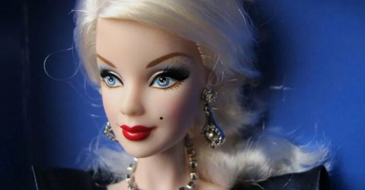 Кукла барби феллини. Кукла барби феллини. Кукла барби феллини. Barbie 60th anniversary. Кукла барби в красном.