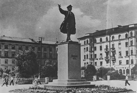 Памятники кирова годы