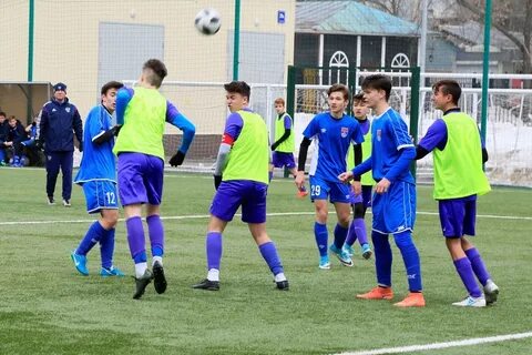 Футболисты сокол