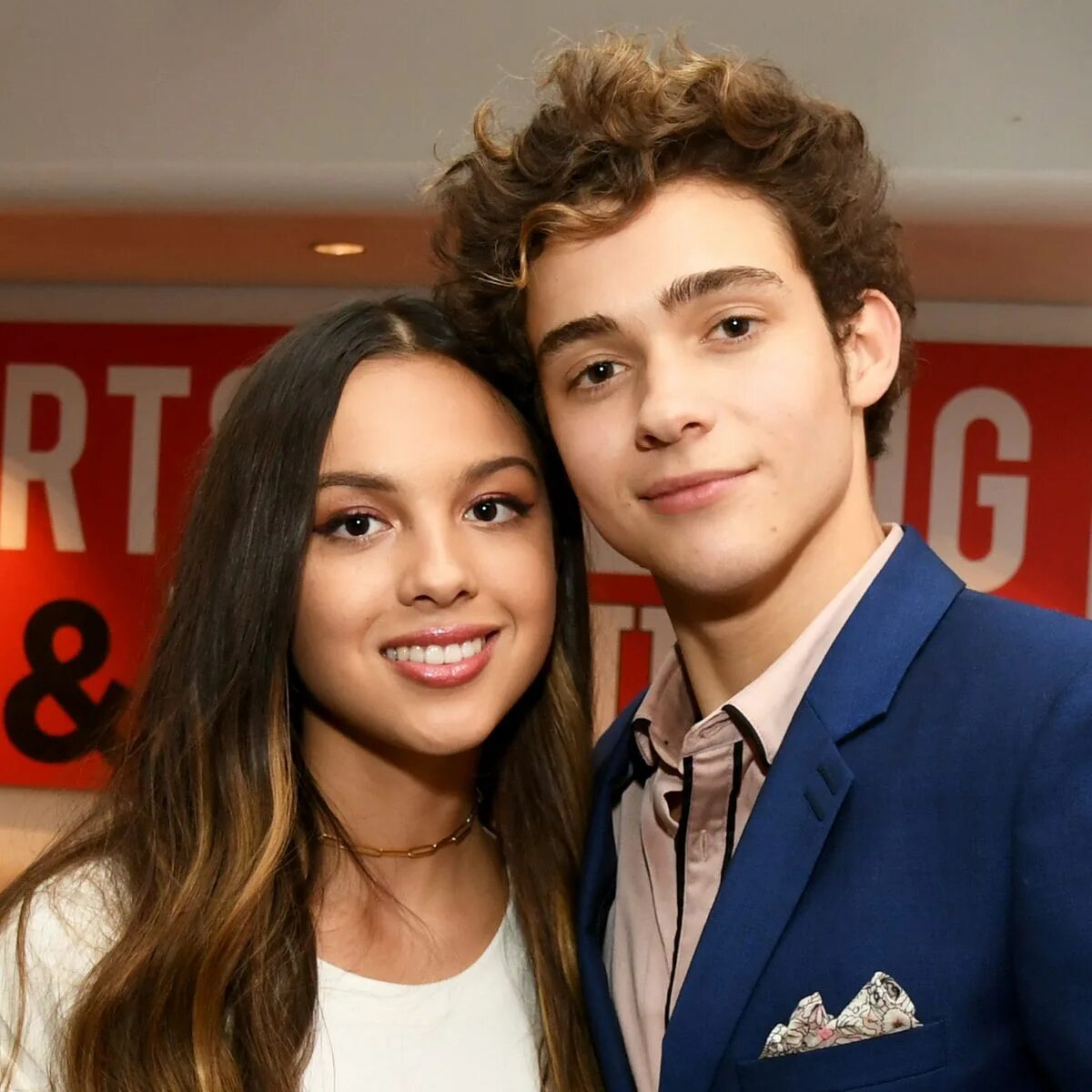 So american olivia rodrigo. Olivia Rodrigo and Joshua Bassett. Olivia Rodrigo boyfriend.