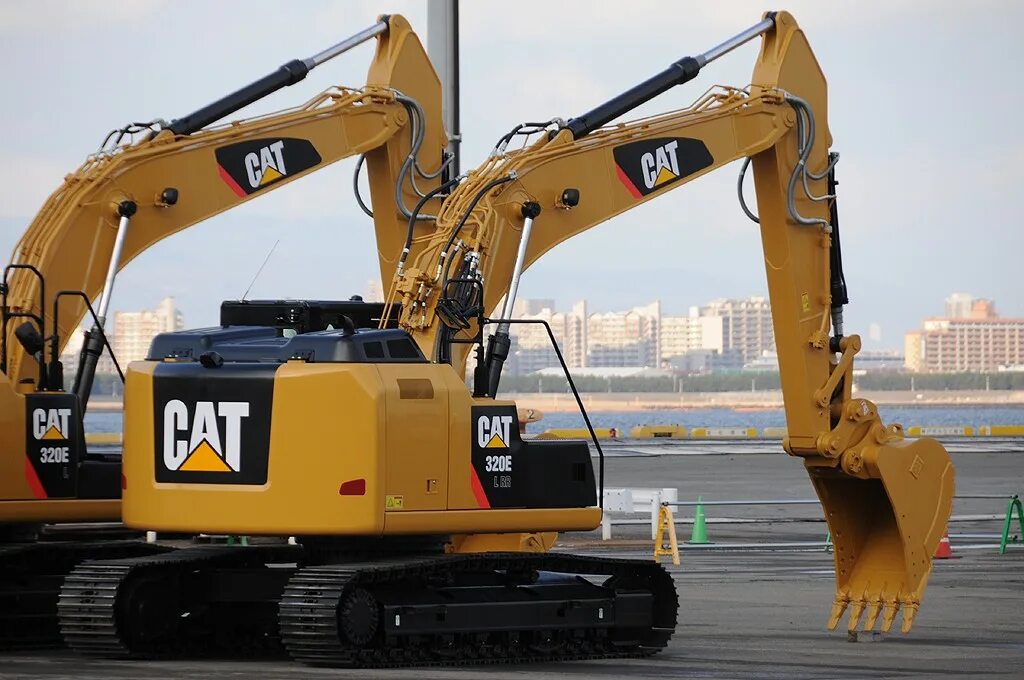 Экскаватор Катерпиллер 320. Гусеничный экскаватор Caterpillar 320. Строительная техника Caterpillar 320. Caterpillar 320d LRR. Экскаватор cat 320