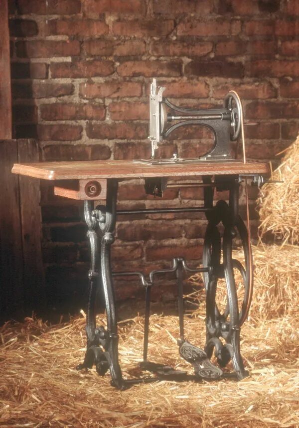 Рычаги швейной машинки. 1862 Первая швейная машинка.. Швейная машинка Opel Sieger. Опель Перфекта швейная машинка.