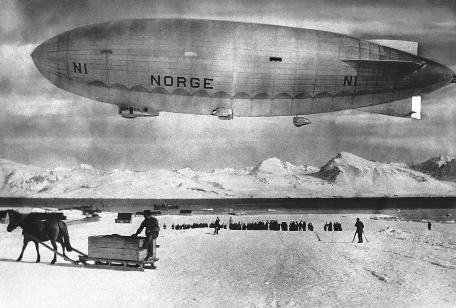 Руаль Амундсен дирижаблю Норвегии. Умберто Нобиле дирижабль Италия. Дирижабль Норвегия Северный полюс 1926. Дирижабль Нобиле "Италия" 1928.