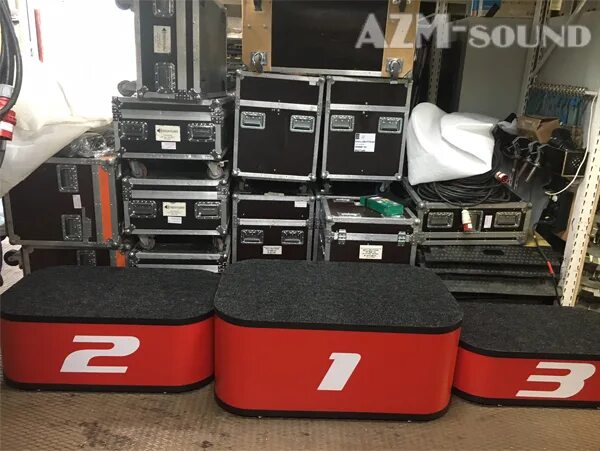 Фотозона пьедестал почета. Тумбы наградные. Пьедестал аренда. Пьедестал для награждения аренда. Пьедестал награждения.