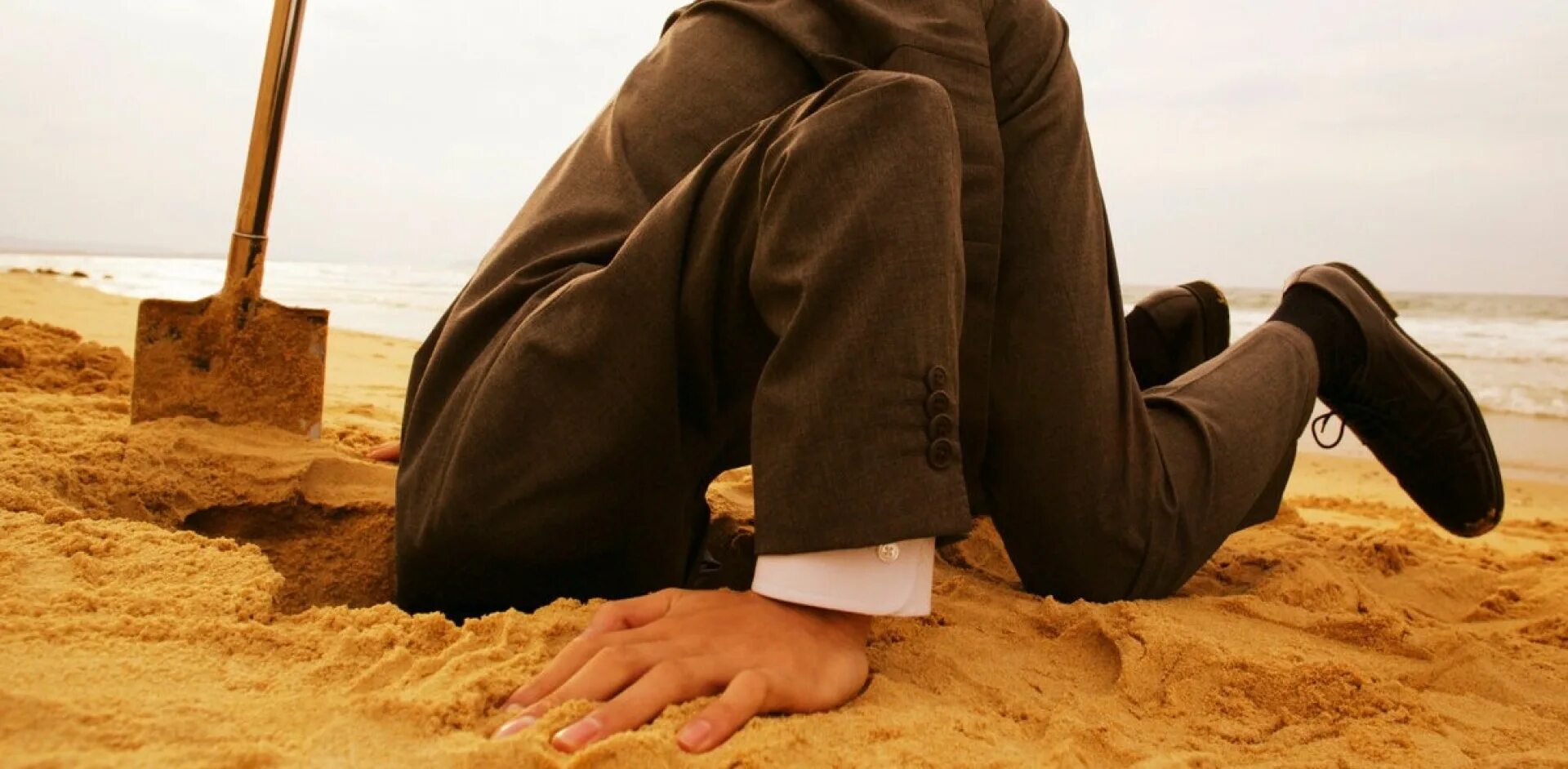 Находка крест. Hidden city персонажи. Аляска сериал. Сталкер зов припяти аномалия соснодуб. Майлз холтер в поисках аляски.