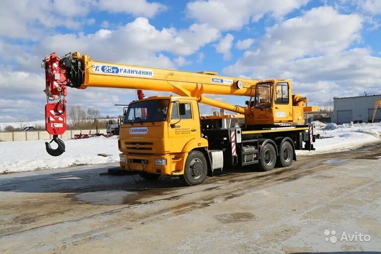 Урал 4320 автокран галичанин. Автокран галичанин кс-55713-1в. Кс 55713-5в автокран 25т камаз-43118. Кран кс-55713-5. Камаз кран галичанин 25 тонн.