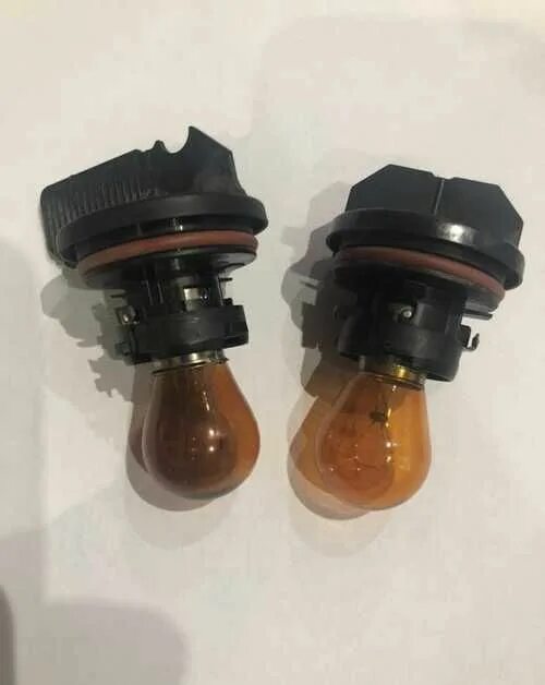 Патрон заднего стопа киа рио 3. Патрон лампы поворотника 2108. Патрон поворотника ауди 100 с4. Лампа переднего поворотника фольксваген поло. Патрон для лампочки киа рио 3 стоп.