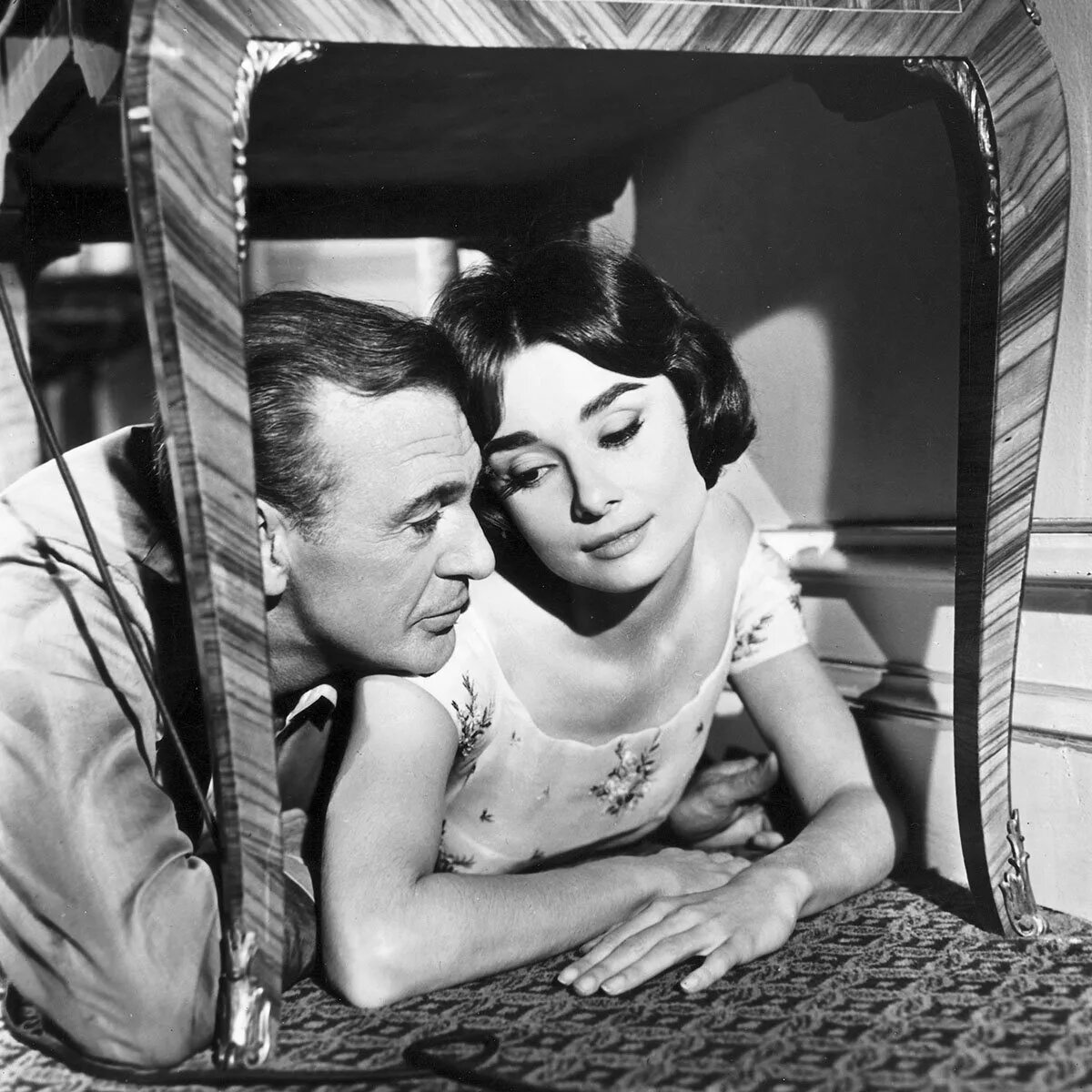 Then in the afternoon. Любовь после полудня 1957. Одри Хепберн любовь после полудня. Любовь после полудня фильм. Одри Хепберн 1957.