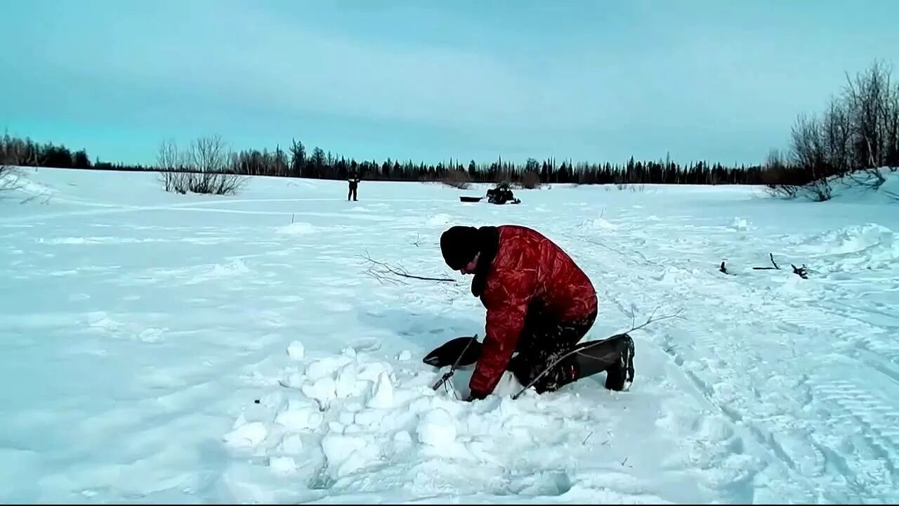 Рыбалка на севере. Ловля ленка зимой в хабаровском крае. Зимняя рыбалка в сибири. Рыбалка в сибири. Зимняя рыбалка в сибири видео.
