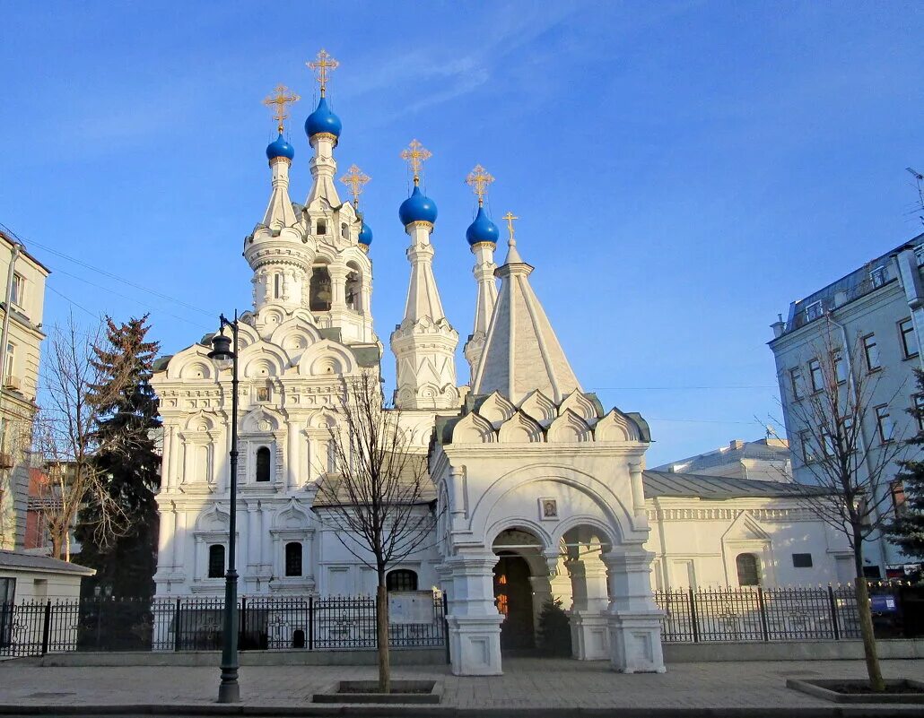 Московская церковь рождества богородицы. Храм Рождества Богородицы в Путинках. Московская Церковь Рождества Богородицы в Путинках. Храм Рождества в Путинках в Москве. Церковь Рождества Богородицы в Путинках в Москве. 1649-1652 Гг..