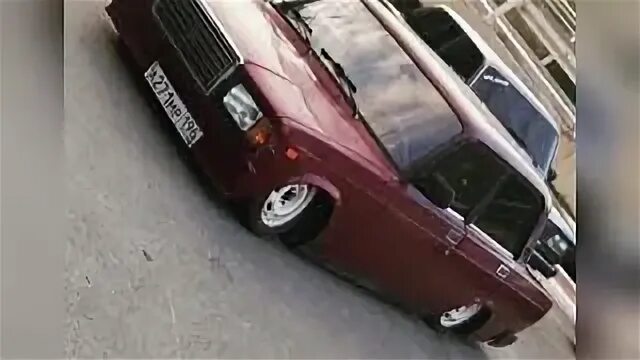 Едет катится зарешеченный