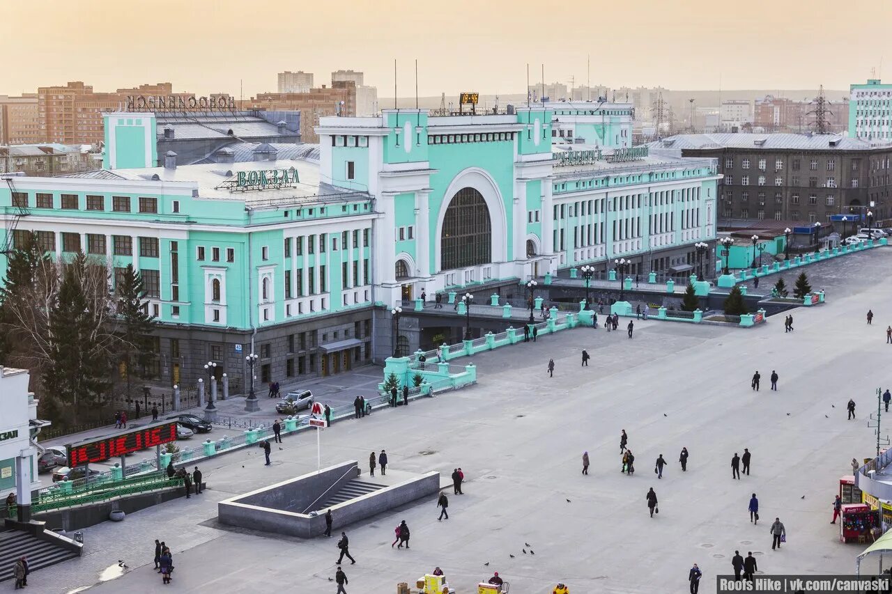 Вокзал в Новосибирске на площади Гарина-Михайловского. Метро Гарина Михайловского вокзал Новосибирск. Город Новосибирск ЖД вокзал площадь Гарина Михайловского. Площадь Гарин-Михайловский Новосибирск. Жд пл