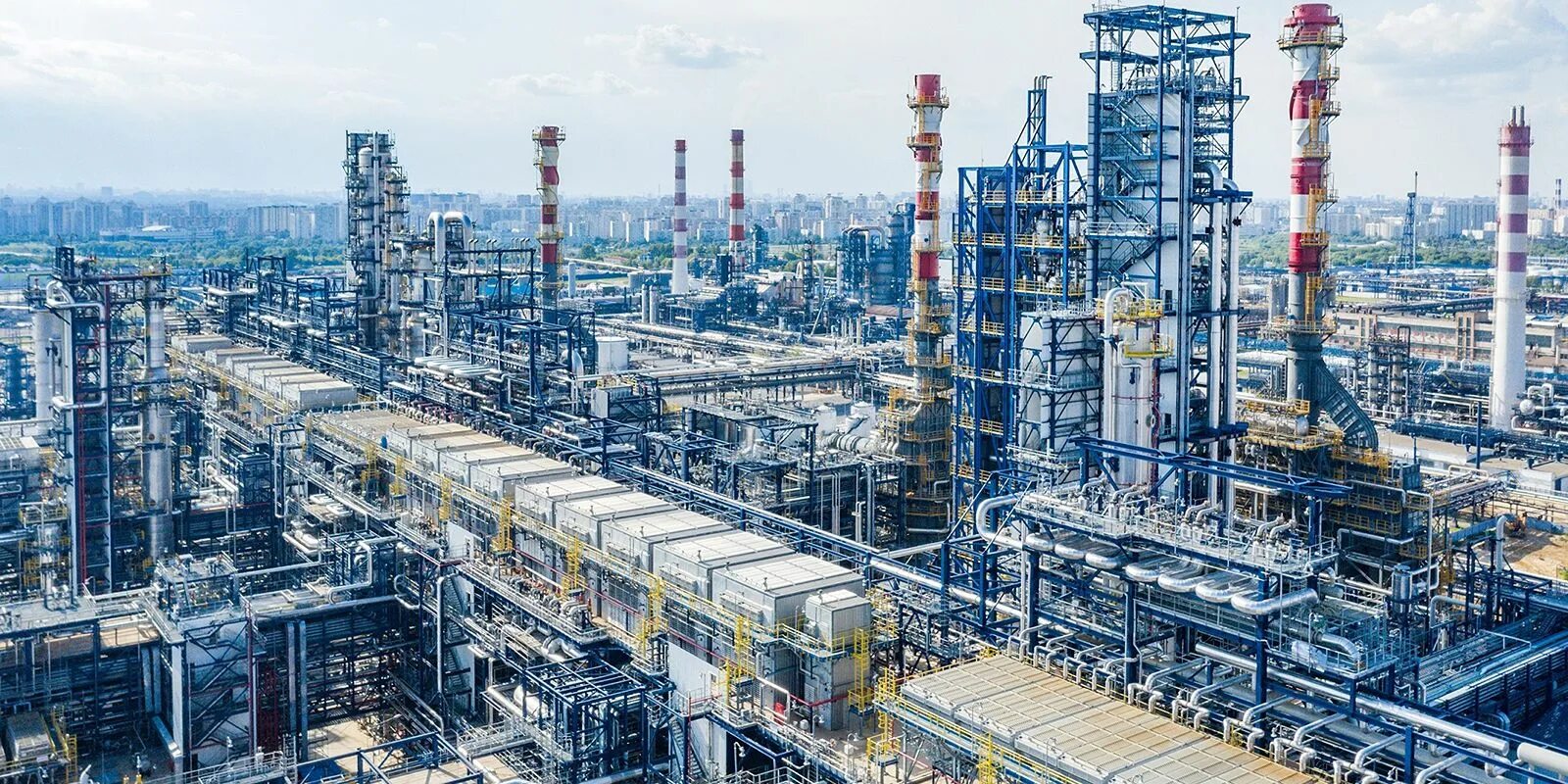 Завод кинеф кириши. Кириши ленинградская область кинеф что это. Кириши ленинградская область нефтеперерабатывающий завод. Михеев новокуйбышевск нпз. Нефтеперерабатывающий завод петербург.