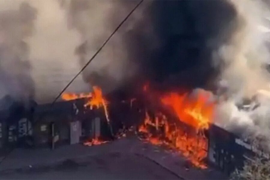 химки пожар 2024. пожар на совхозной улице. химки пожар 2024. химки пожар 2024. тц оби пожар.