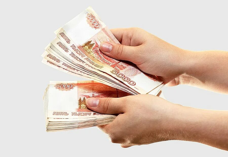 5000 рублей девушка. Деньги в руках. Деньги в женских руках. Пачка денег в женских руках. Рубли в руках.