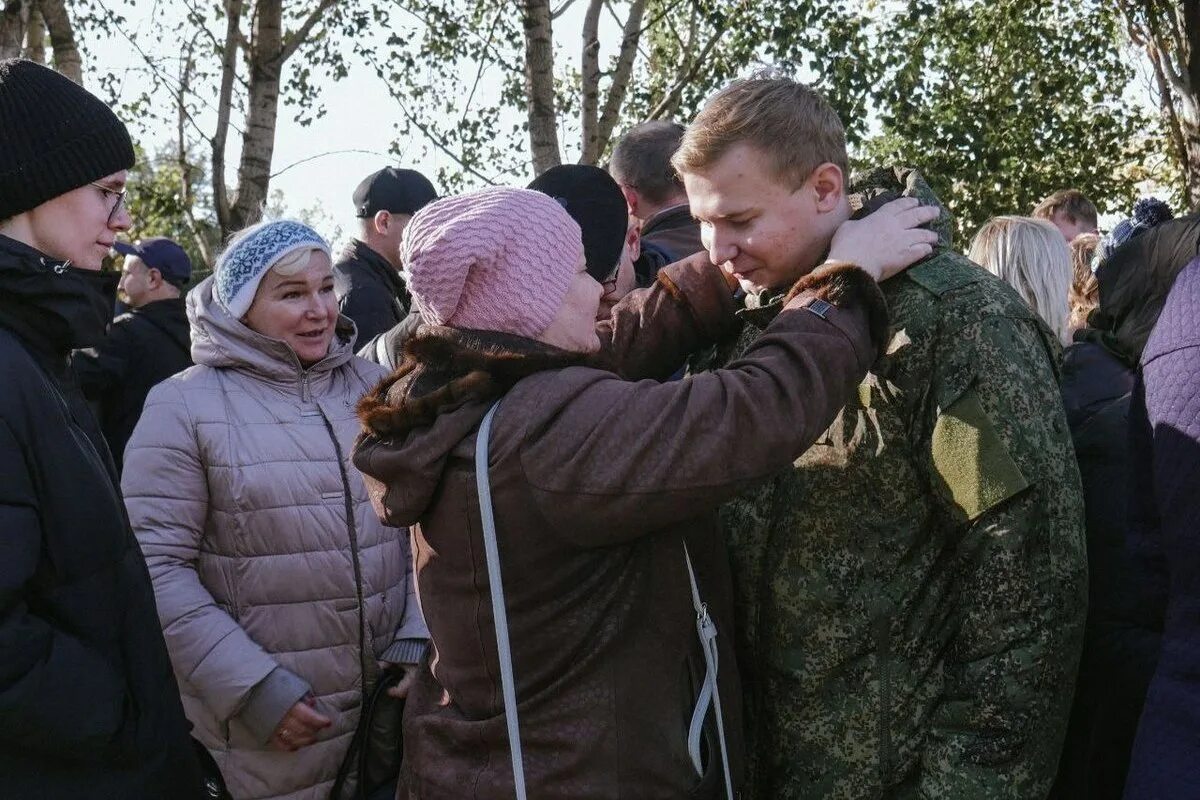 Мобилизация бойцы. Мобилизация в Астрахани. Мобилизация в России. Проводы мобилизованных. Россия проводит сво