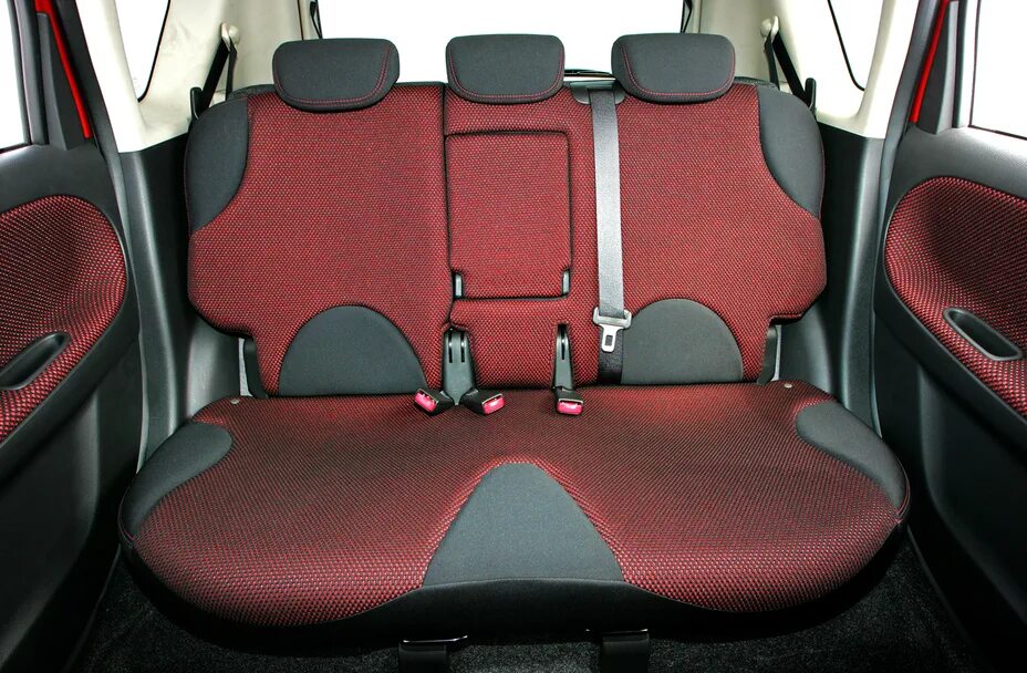 Nissan note 2009 салон. Ниссан ноут 2006 сиденье переднее. Note 2007 салон. Заднее сиденье на ниссан ноут. Демонтаж задних сидений ниссан ноут.