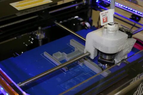3d принтер не прилипает к столу