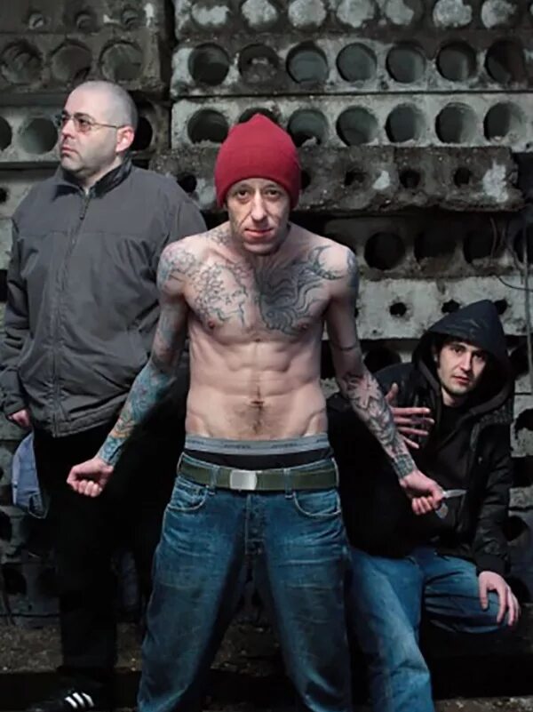 Правда жизни новый год. Группа кровосток в молодости. Шило в одном месте. Кровосток вокалист. Обмен шило на мыло.