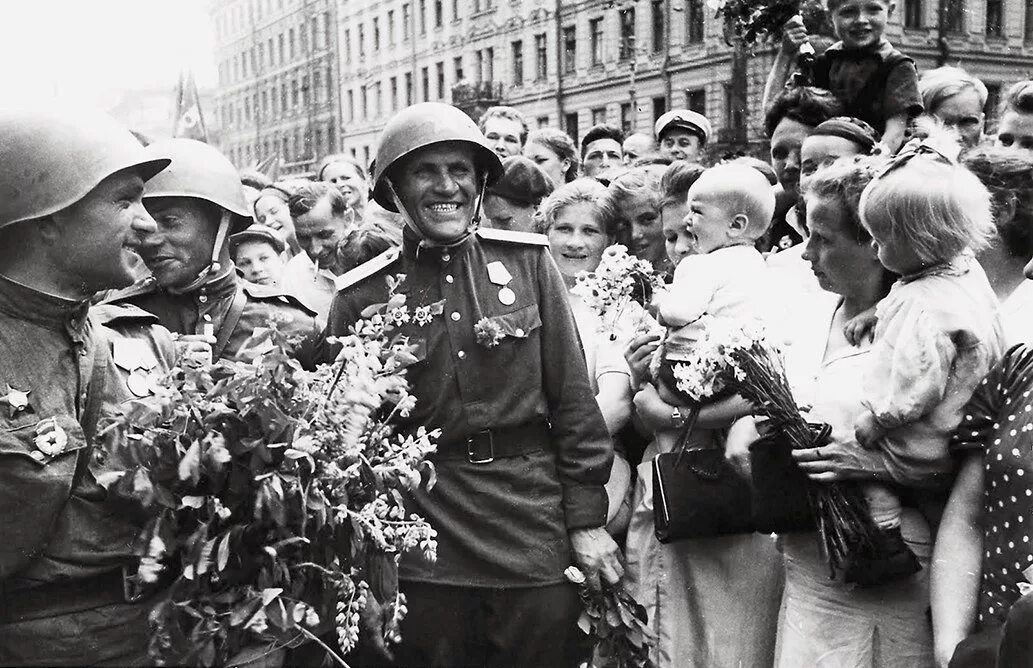 Фотографии победы великой отечественной. Кадры Победы 1945. Солдаты Победы 1945. Победа 9 мая 1945. Конец Великой Отечественной войны.