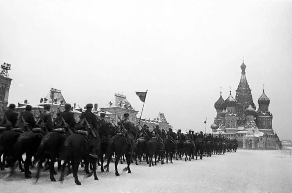 Парад изменивший историю 7 ноября. Военный парад 7 ноября 1941 года в москве на красной площади. парад 7 ноября 1941. буденный на параде 1941. московский парад 7 ноября 1941 года.