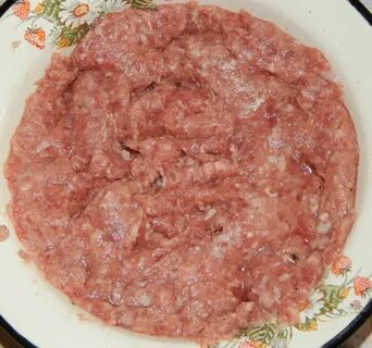 Сырой фарш с яйцом называется
