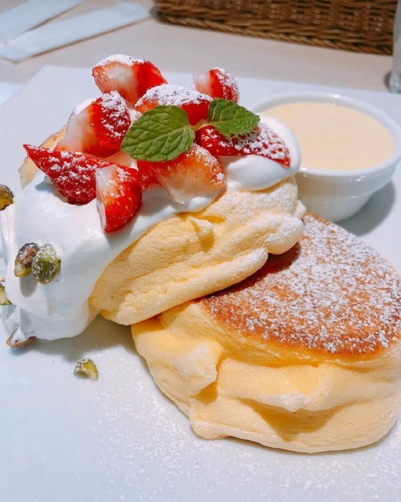 Japanese Crepes десерт. Японские сладости блинчики. Сладкие блины. Японские блинчики крепы.