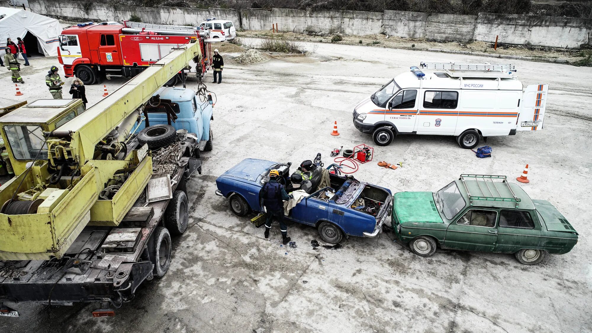 Осложнение аварии. Учения по ликвидации последствий ДТП. Штабной автомобиль ДТП. ГУ МЧС по Севастополю.