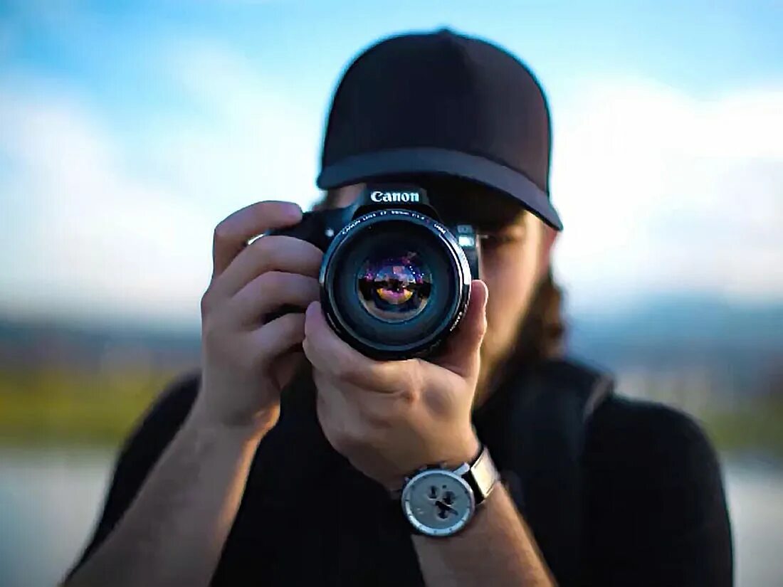 Фотографы нового видения. Учимся правильно фотографировать. Парень фотограф на улице. Photography course. Course photography.