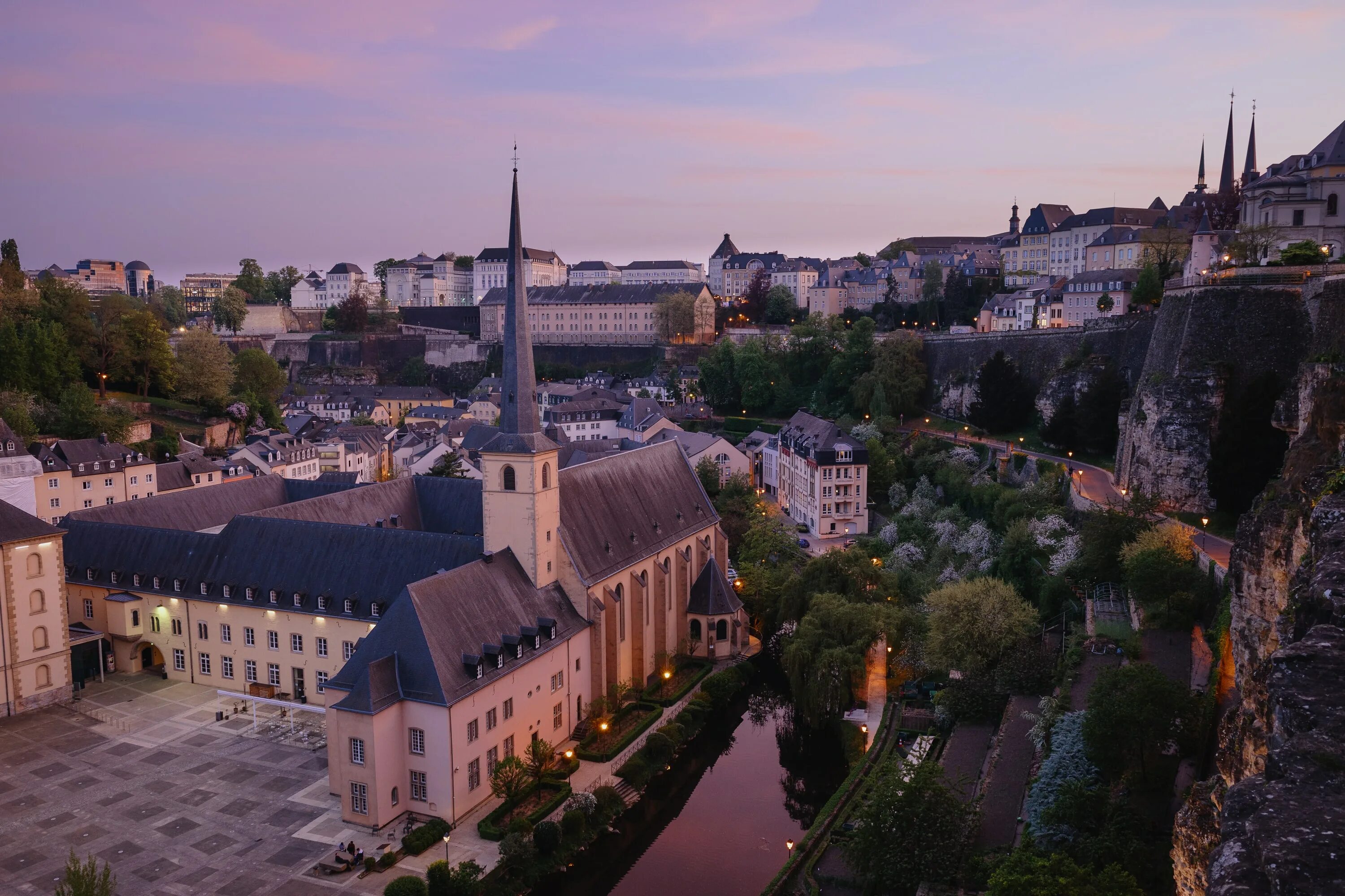 Как выглядит город люксембург Luxembourg By: Wil on emaze